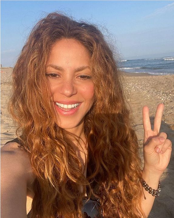 Shakira na zdjęciach sprzed lat. Tak wyglądała bez burzy loków (ZDJĘCIA)