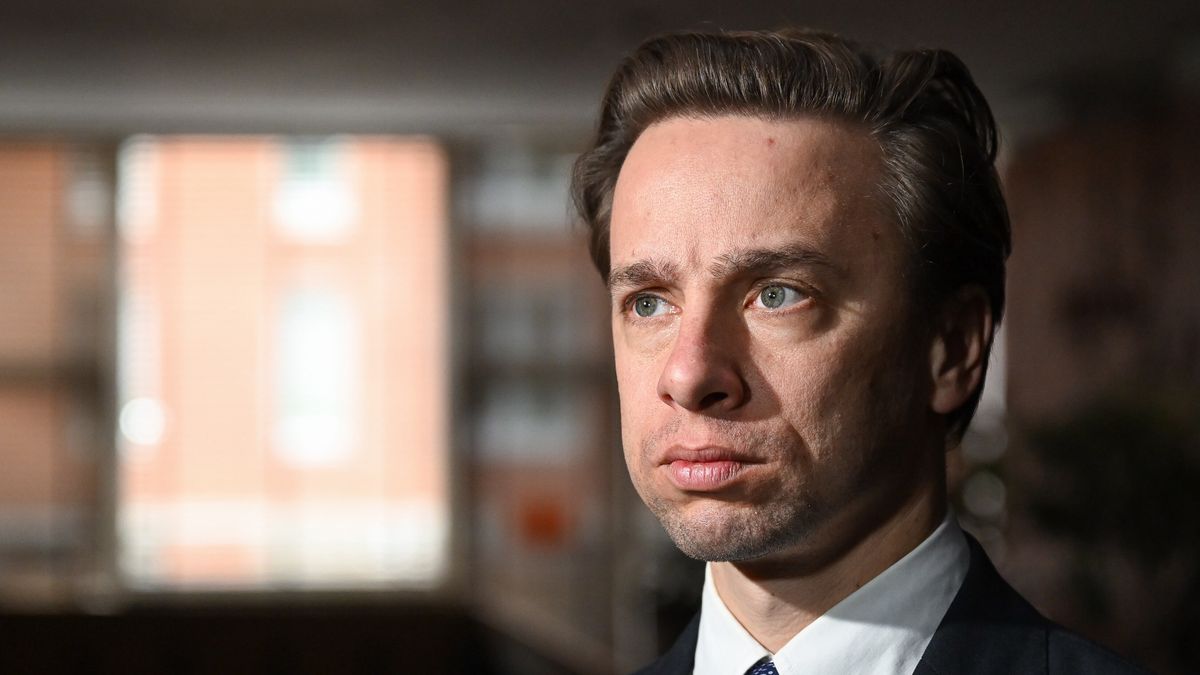 Gdańsk, 02.04.2024. Kampania samorządowa 2024. Wicemarszałek Sejmu Krzysztof Bosak podczas prezentacji "Piątki dla Pomorza" KW Konfederaci - Bezpartyjni - Polska jest jedna - Dla Pomorza, 2 bm. w Domu Technika NOT w Gdańsku. (sko) PAP/Adam Warżawa