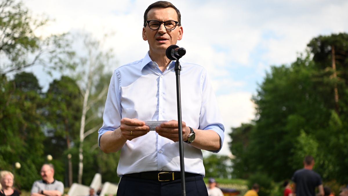 Stalowa Wola, 07.06.2022. Premier Mateusz Morawiecki na Pikniku Rodzinnym w Parku Miejskim im. Kazimierza Pilata w Stalowej Woli, 7 bm. Premier Morawiecki jest z wizytą na Podkarpaciu. (aldg) PAP/Darek Delmanowicz