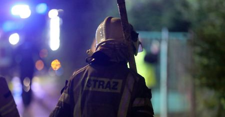 Akcja służb w Szczecinie. Zawalił się dach hali magazynowej