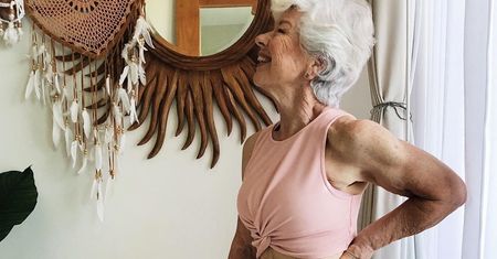 Ma 74 lata i schudła ponad 20 kg. Teraz jej sylwetka wygląda rewelacyjnie