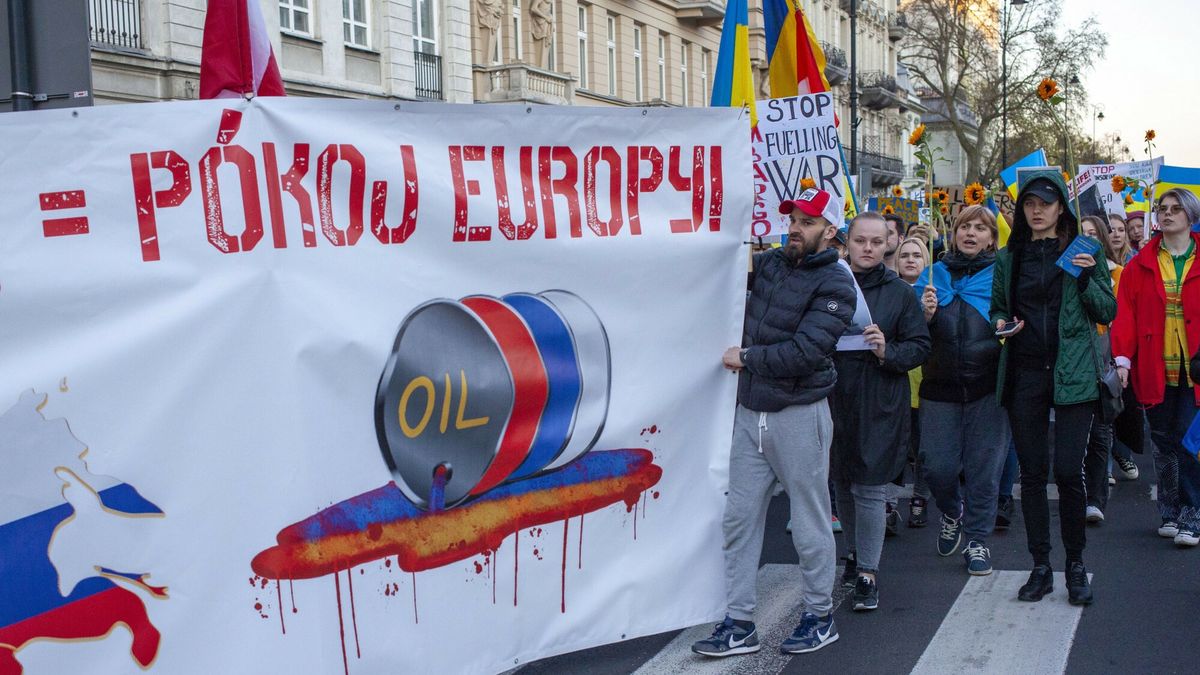 Manifestacje klimatyczne "Stop finansowaniu wojen"