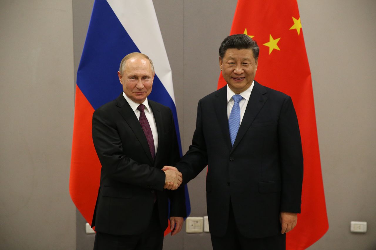 Rosja i Chiny rozpoczęły manewry wojskowe 