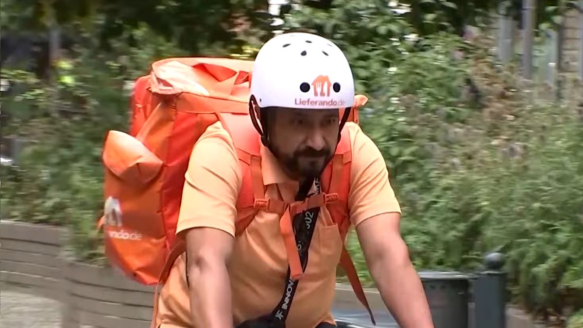 Były minister komunikacji rozwozi w Niemczech jedzenie 