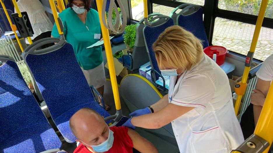 Sosnowiec. Na ulice miasta wyjechał autobus, w którym każdy chętny będzie mógł się zaszczepić.
