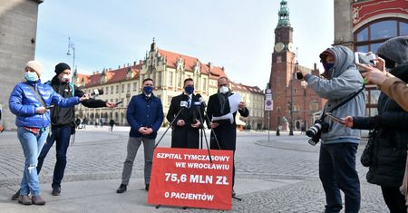 Koronawirus. Kontrola poselska KO w szpitalu tymczasowym. Opozycja chce otwarcia wszystkich placówek