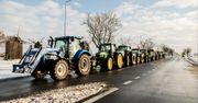 Rolnicy od rana blokują drogę. "Grzęźniemy w bagnie"