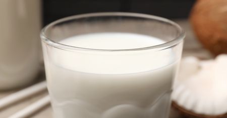 Jest zdrowsze od krowiego mleka. Zrobisz je w domu w prosty sposób