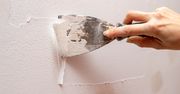 Jak usunąć starą farbę ze ściany? Prosty sposób, który znają fachowcy