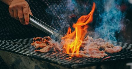 Grill elektryczny czy węglowy? Nauka mówi jasno