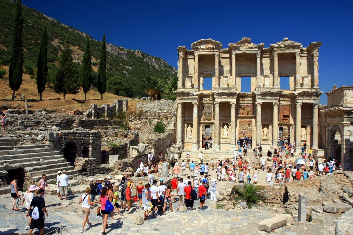 Efez zachwyca pozostałościami po starożytnych budowlach