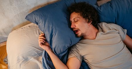 Nie wiedzą, że nocą przestają oddychać. Objaw pojawia się dopiero rano