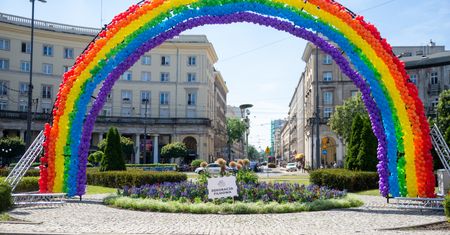 Warszawa. Tęcza ponownie na pl. Zbawiciela. "Dziś ostatni dzień #pridemonth"