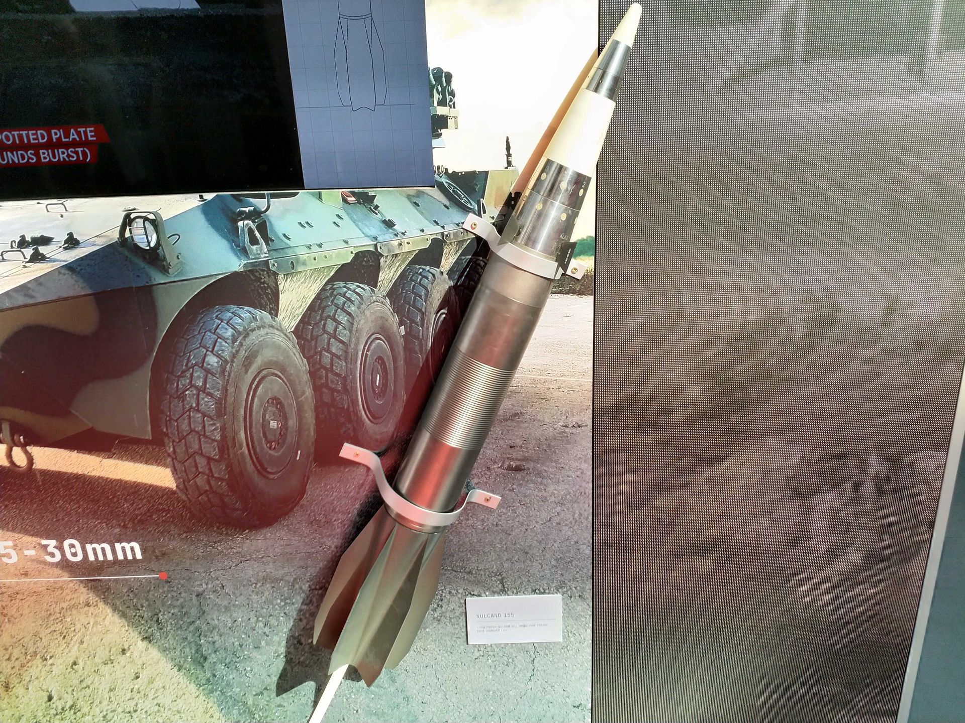 Podkalibrowy pocisk Vulcano GLR kal. 155 mm.