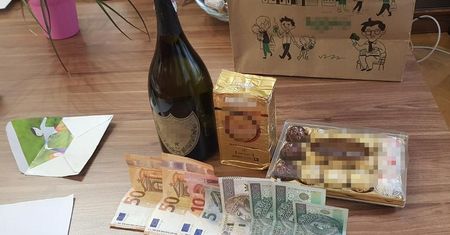 Warszawa. Próba przekupienia dyrektora szkoły. Łakocie i pieniądze za lepsze oceny i zaliczenie