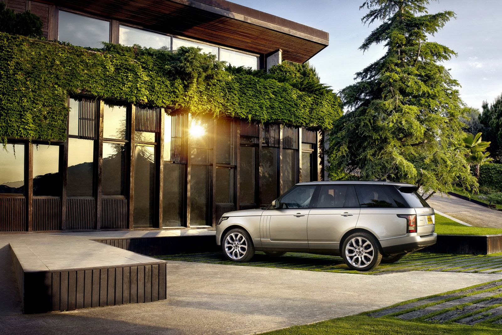Nowy Ranger Rover (2013) w obszernej galerii 80