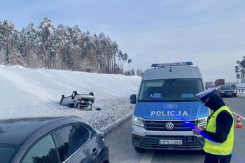 Wystarczyły sekundy. Taki dostała mandat za dachowanie