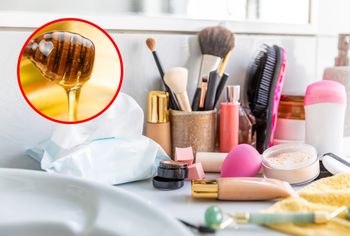 Posmaruj miodem i zostaw w łazience. Pozbędziesz się powszechnego problemu