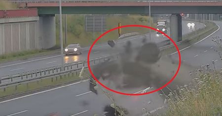 Nagranie z DTŚ. Toyota "leciała" w powietrzu. Policja komentuje