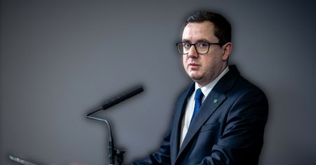 Motyka drwi z Czarnka w WP. Chce węgla, a dom "obłożył OZE"