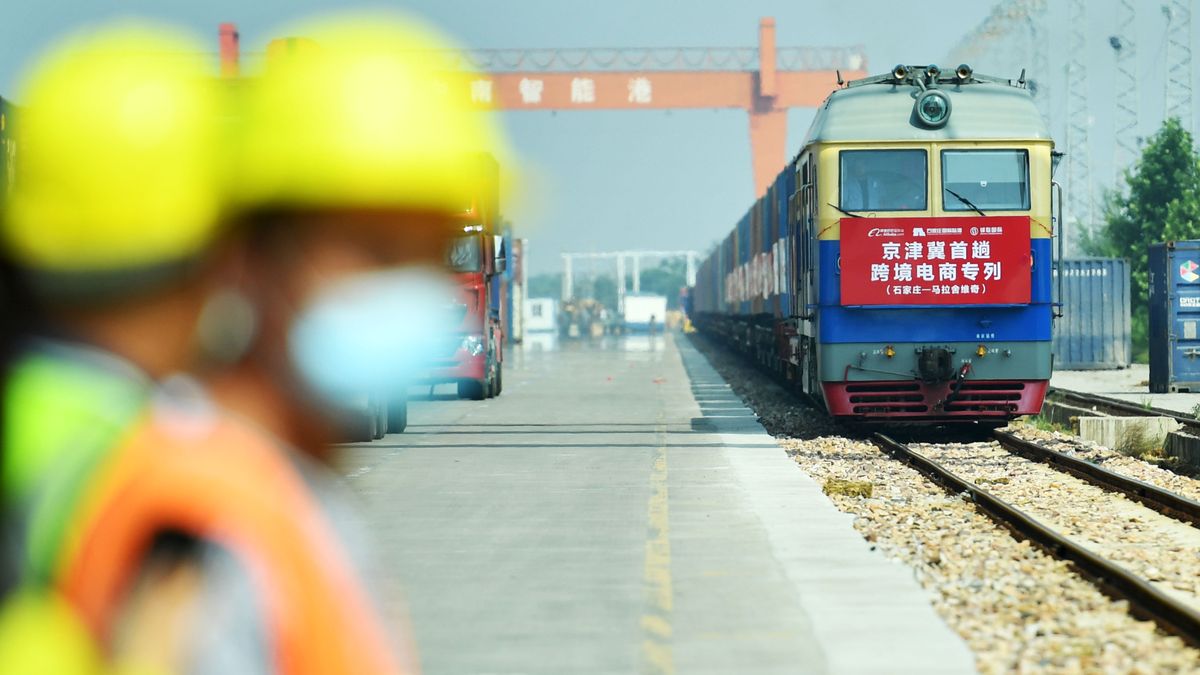 Chińska platforma e-commerce Alibaba we wrześniu 2021 r. uruchomiła własny pociąg z Shijiazhuang do Małaszewicz. Przewoził 50 kontenerów z zamówieniami e-commerce