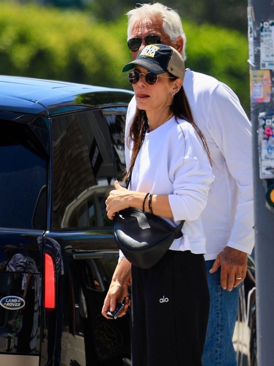 Sandra Bullock na spacerze