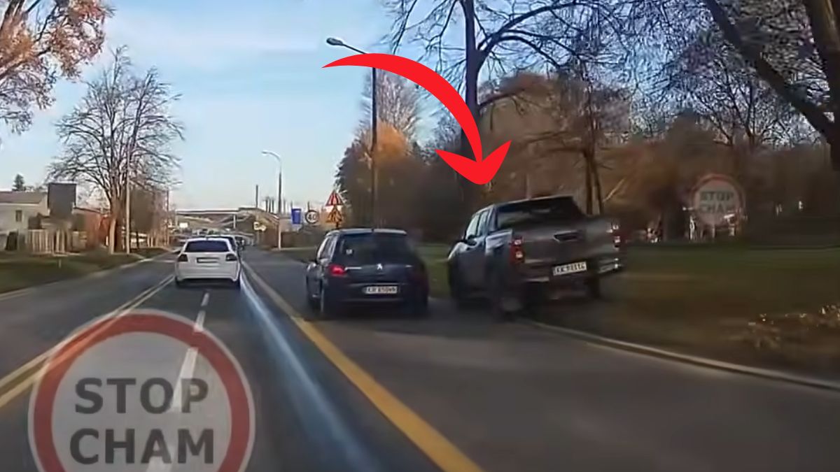Kierowca próbował ominąć auto 