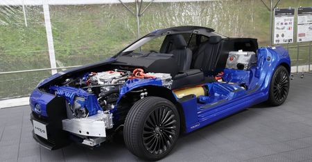 Sprawdzili emisję CO2 w całym cyklu życia samochodów. Elektryki kontra auta wodorowe