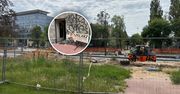 "Drżą szyby". Działają 65 lat. Budowa tunelu odcięła ich od klientów