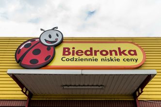 Kolejni pracownicy Biedronki otrzymali podwyżki. Sieć wyda na ten cel  45 mln zł