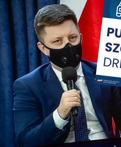 Punkty szczepień jak reklama rządu. Muszą mieć tablice z logo KPRM