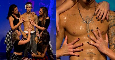 Fanki obmacują figurę woskową Justina Biebera... (ZDJĘCIA)