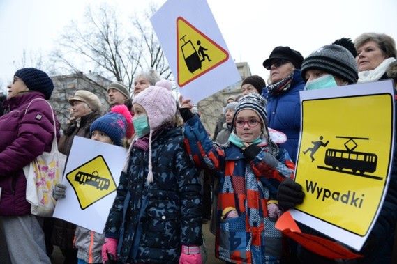 Spór o tramwaj na Gocław. Dwie manifestacje w stolicy