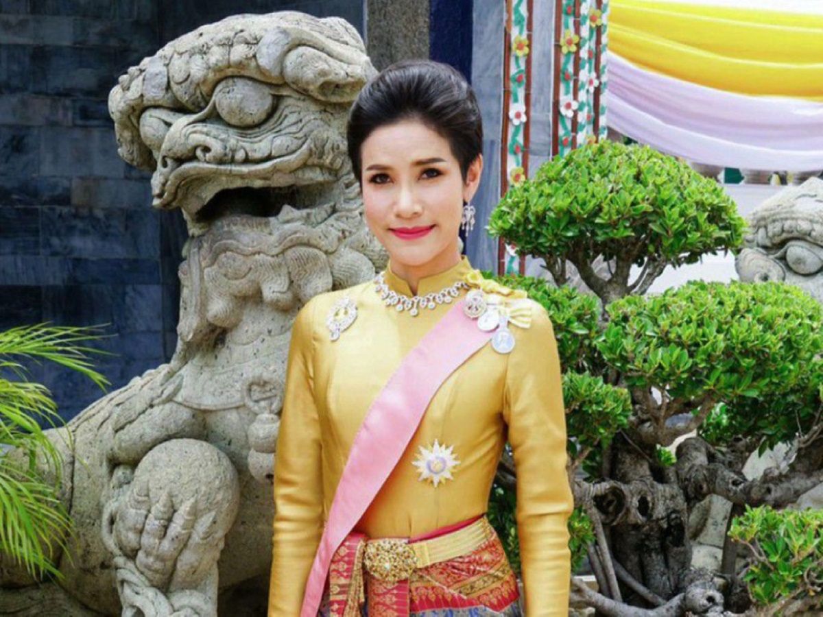 Nagi skandal. Wyciekły intymne zdjęcia kochanki króla Tajlandii