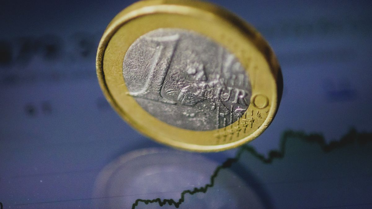 BERLIN, GERMANY - AUGUST 22: In this photo illustration an one euro coin is placed on a DAX chart on August 22, 2024 in Berlin, Germany. (Photo Illustration by Florian Gaertner/Getty Images)