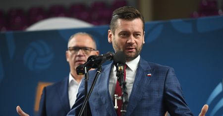 Rządowe dotacje na finiszu kampanii wyborczej. 2 miliardy złotych z resortu sportu