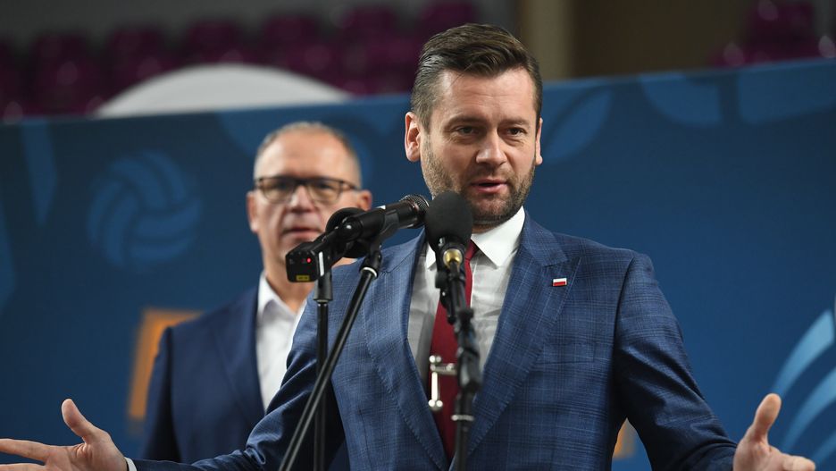 Warszawa, 11.10.2023. Minister sportu i turystyki Kamil Bortniczuk podczas konferencji prasowej Programu Szkolny Klub Sportowy pod nazwą �Sportowa przygoda z Detektywem Zdrówko - energetyki" w Warszawie, 11 bm. Spotkanie odbyło się z udziałem gwiazd sportu, Marii Andrejczyk i Igi Baumgart-Witan. (js) PAP/Piotr Nowak