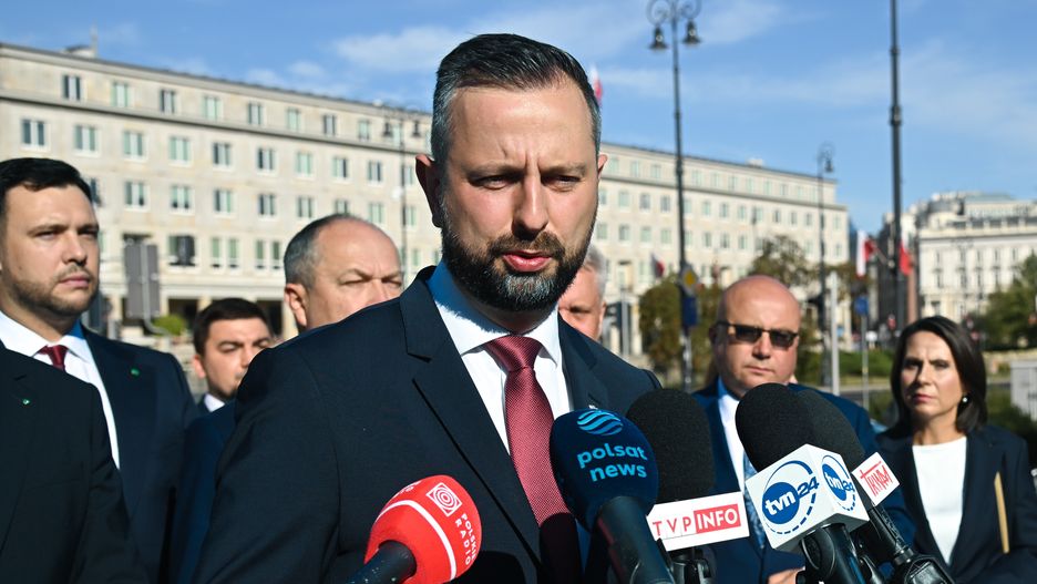 Warszawa, 15.08.2024. Wicepremier, minister obrony narodowej Władysław Kosiniak-Kamysz przemawia na konferencji prasowej przed pomnikiem Wincentego Witosa w Warszawie, 15 bm. Trwają obchody Święta Wojska Polskiego. (aldg) PAP/Radek Pietruszka
