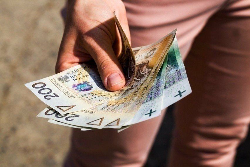 1. Nie ukończenie 30 roku życia,