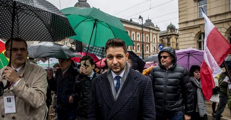 W Krakowie dwa marsze papieskie. Na czele jednego z nich polityk