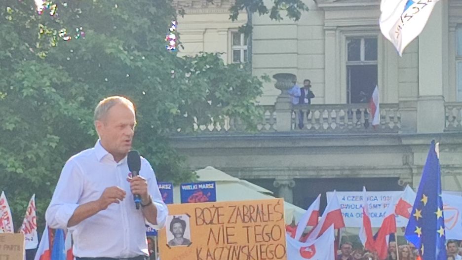 Szokujący plakat za Donaldem Tuskiem