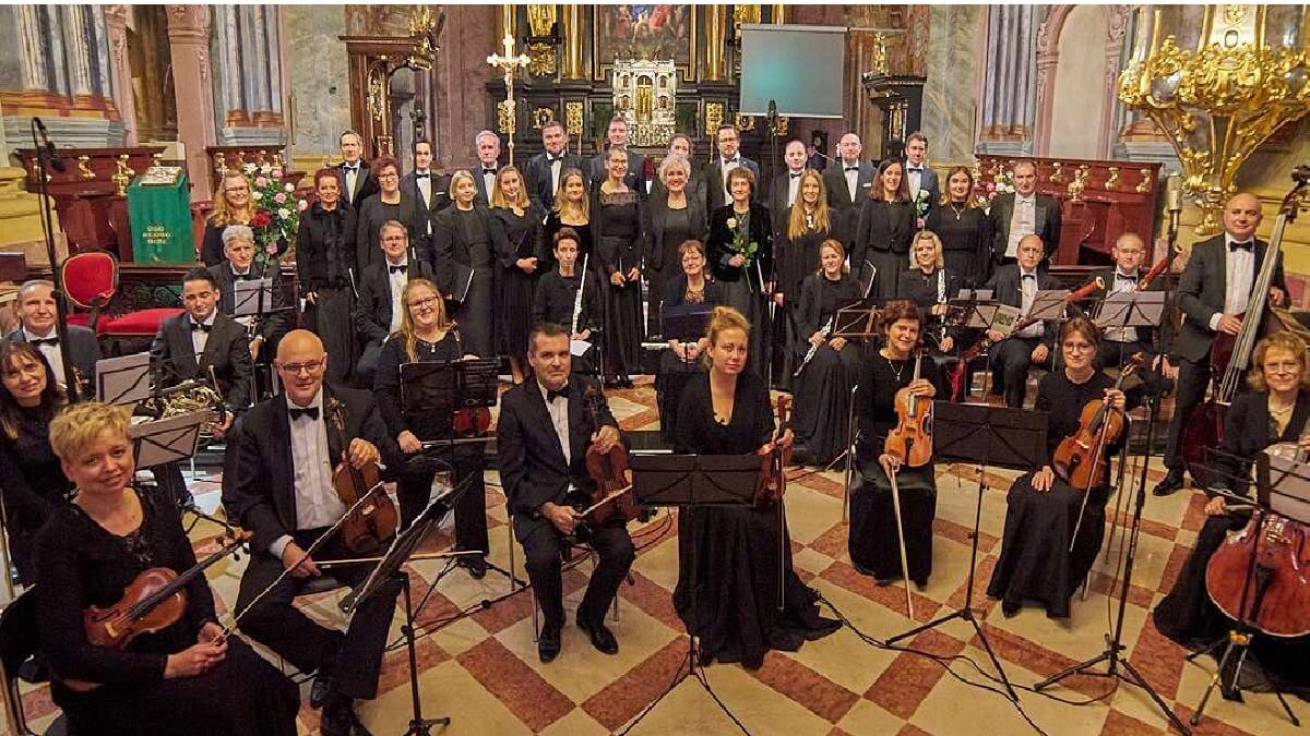 Orkiestra zgromadzona w Archikatedrze Lubelskiej