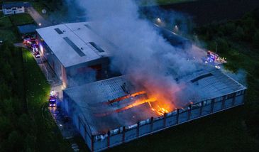 Tony odpadów w ogniu. Potężny pożar sortowni w Przemyślu