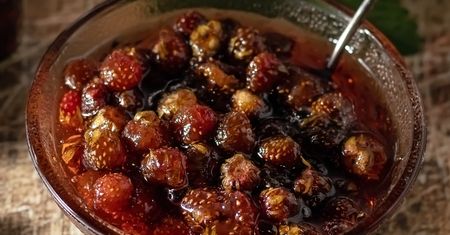 Przed wojną gotowali z nich zupę. Dziś na targu można szukać ze świecą