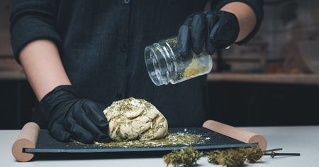 Kannabidiol w kuchni. Co warto o nim wiedzieć?