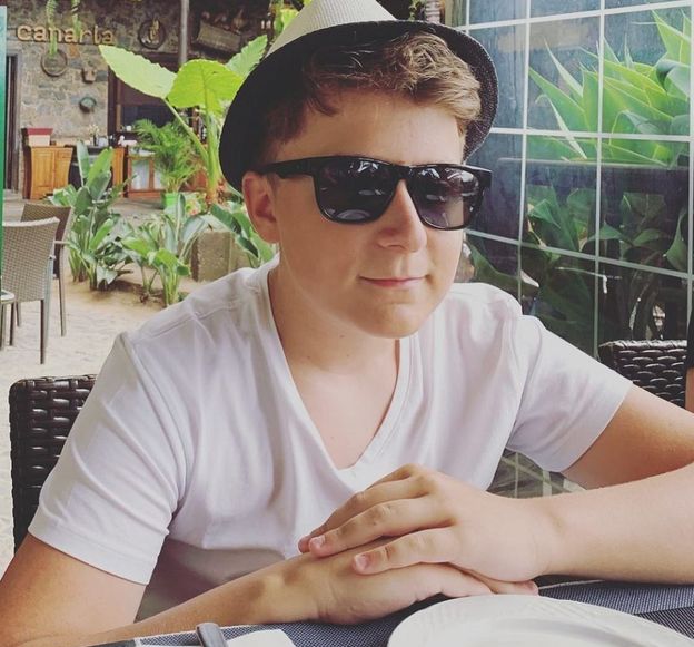 Łukasz Nowicki i Halina Mlynkova mają razem dorosłego syna. Tak dziś wygląda 19-letni Piotr. Nie zgadniecie, czym się zajmuje (FOTO)