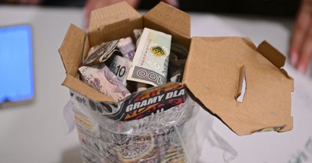 Złodziej ukrywał się pod kołdrą. Ukradł puszkę WOŚP