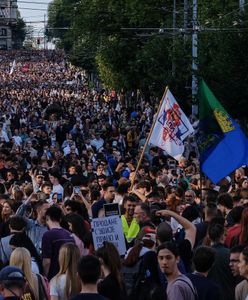 Tysiące Serbów na ulicach Belgradu. Żądają przyspieszonych wyborów