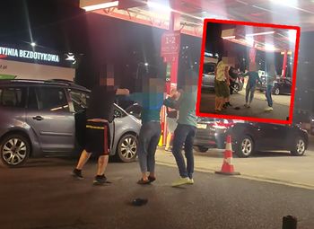 Sceny na stacji. Bili się na pięści i pałki. Na miejscu był policjant