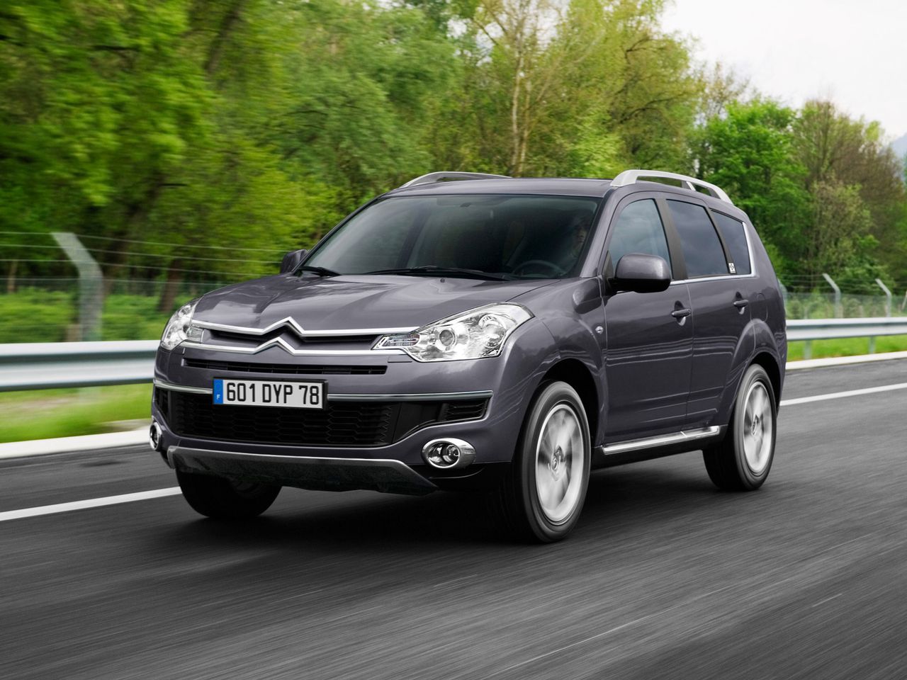 Citroen C-Crosser to technicznie MItsubishi Outlander, jeden z popularniejszych modeli w tej klasie na rynku wtórnym.